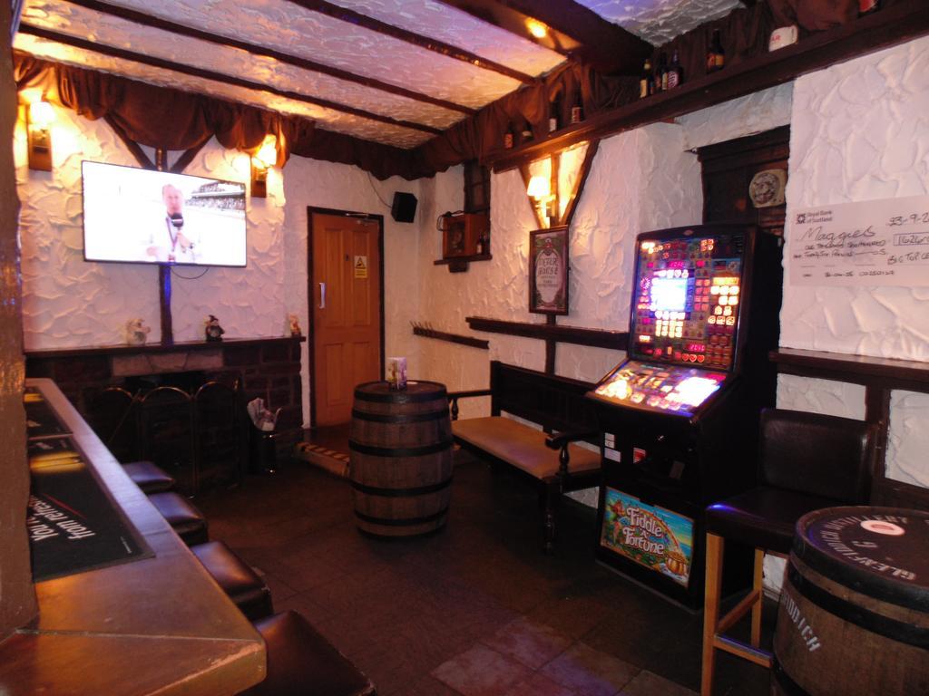 Cedar Inn - Edinburgh — Photos 2